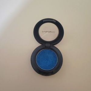 MAC Eyeshadow in the color Freshwater.